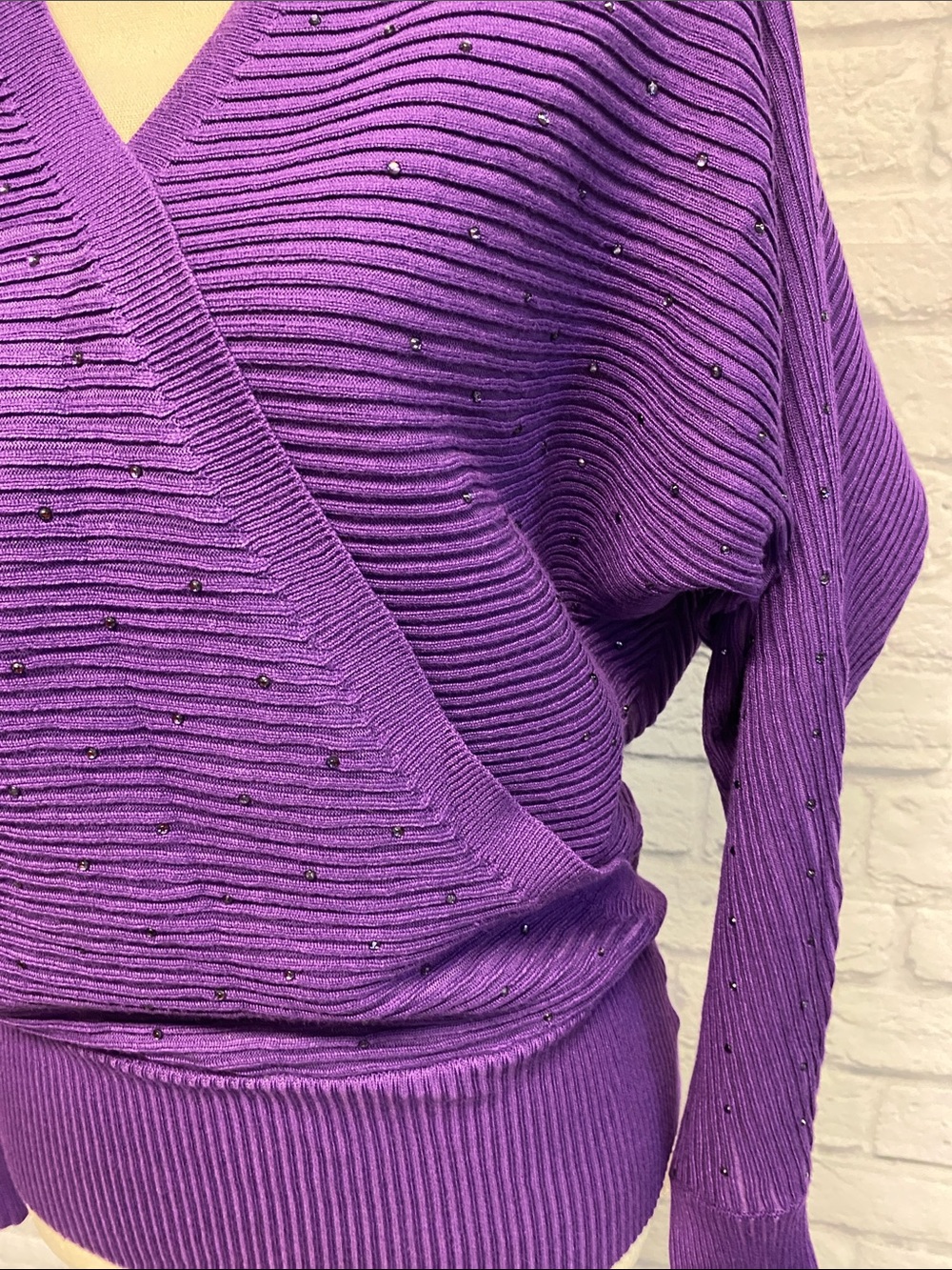 Questions Faux Wrap Ribbed V-Neck Rhinestone Sweater Size Small - Picture 4 of 7